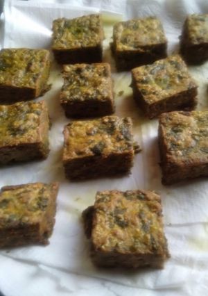 पालक वडी (palak vadi recipe in marathi) रेसिपी चे मुख्य फोटो 