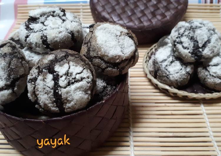 Cara Gampang Menyiapkan Almond crinkle cookies, Enak Banget