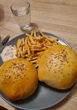 Une photo de Bun's farcis au poulet et au bœuf