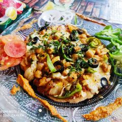 A picture of Desi style Chhole Achhari piza.
