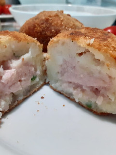 Una foto de Croquetas bomba rellenas