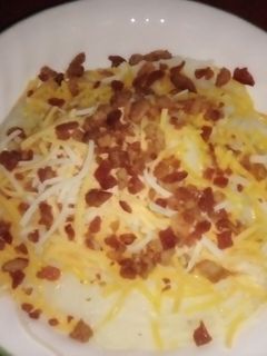 A picture of Cheesy bacon mashed potatoes.