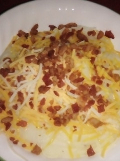 A picture of Cheesy bacon mashed potatoes.