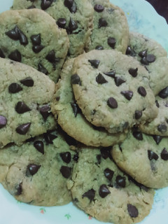 A picture of Chocolate chip cookies 😋😋.