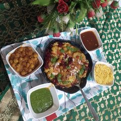 Chole ragda with potato pattice A picture of Chole ragda with potato pattice.