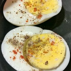 A picture of Boiled eggs.