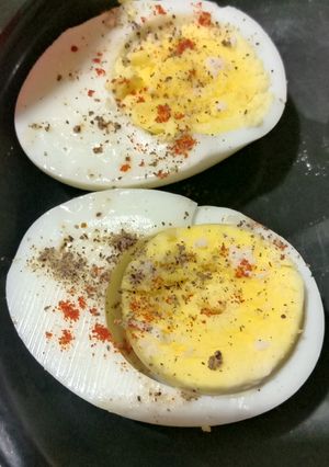 A picture of Boiled eggs.