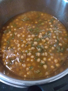 Una foto de Garbanzos con acelgas