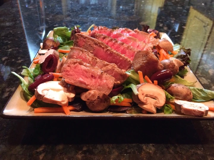 Easy Steps to Prepare Recipe Seared Tuna Steak Salad that is Can Pamper Your Tongue, Tasty}