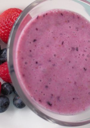 Foto principal de Batido de arándanos, fresas y frambuesas enriquecido con Agua de Mar