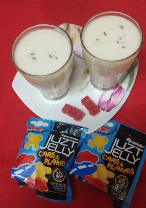 A picture of Banana thandai with jelly.