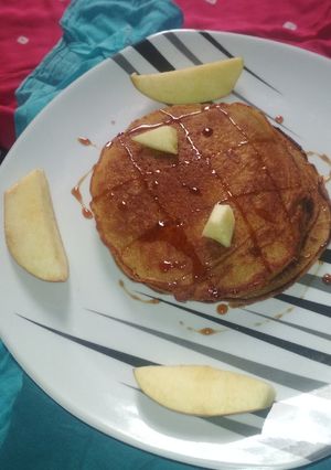 સફરજન પેનકેક (Apple pancake recipe in Gujarati) રેસીપી મુખ્ય ફોટો