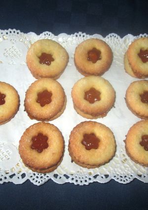 Foto di Biscottini sandwich con confettura