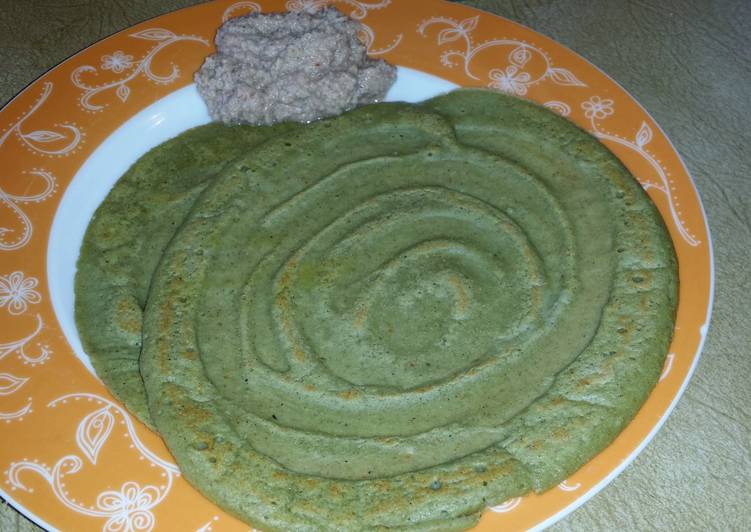 Pesarattu (green gram dosa) with onion chutney