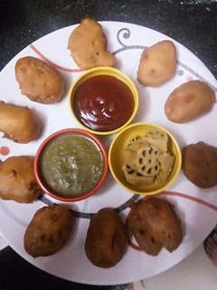 कमल ककड़ी के पकोड़े (kamal kakdi ke pakode recipe in hindi) रेसिपी मुख्य फोटो