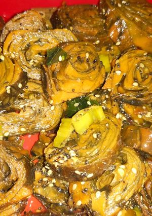 અળવી ના પાત્રા (Alav Na Patra Recipe In Gujarati) રેસીપી મુખ્ય ફોટો
