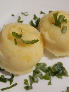 Una foto de Puré de papas con mantequilla