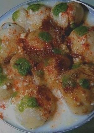A picture of Dahi puri.