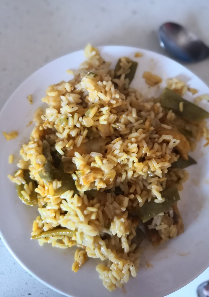 Una foto de Arroz con Merluza estilo "paella"