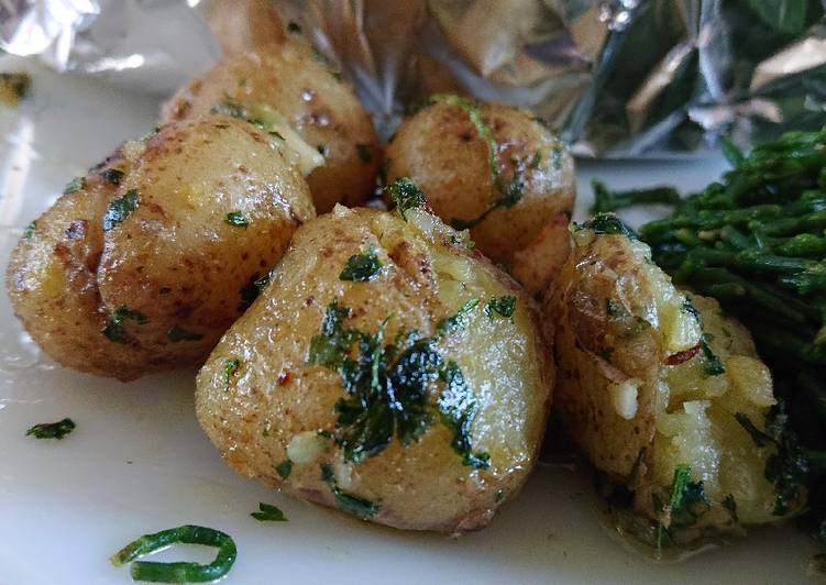 Recipe of Super Quick Homemade Parsley And Garlic Potatoes