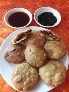 काबुली चने की खस्ता कचोरी (Kabuli Chane ki khasta kachori recipe in Hindi) रेसिपी मुख्य फोटो