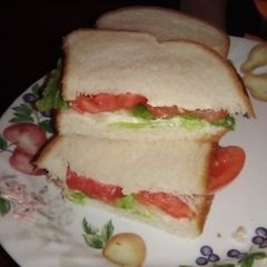 A picture of Classic tomato 🍅 sandwich.