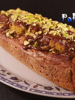 Una foto de Bizcocho de aguacate y pistachos