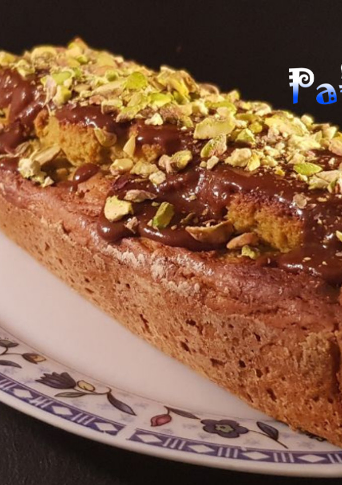 Una foto de Bizcocho de aguacate y pistachos