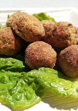 Foto di Polpette di zucchine e ricotta con cuore filante