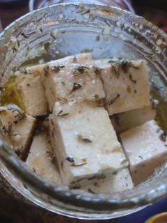 Una foto de Tofu "feta" vegano (🌱)