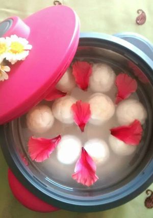 A picture of White Rasgulle.