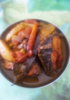 A picture of Fish curry with vegetables.