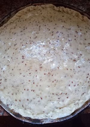 Una foto de Torta de queso y cebolla de masa con mix de semillas de lino y sésamo.😍💫😍💫😍💫