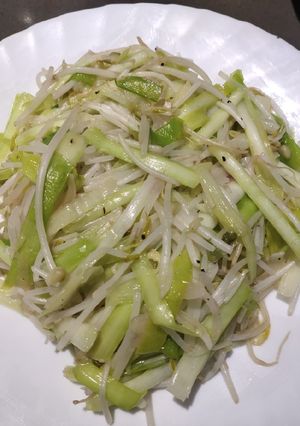 A picture of Sauteed Beansprout and Chives.