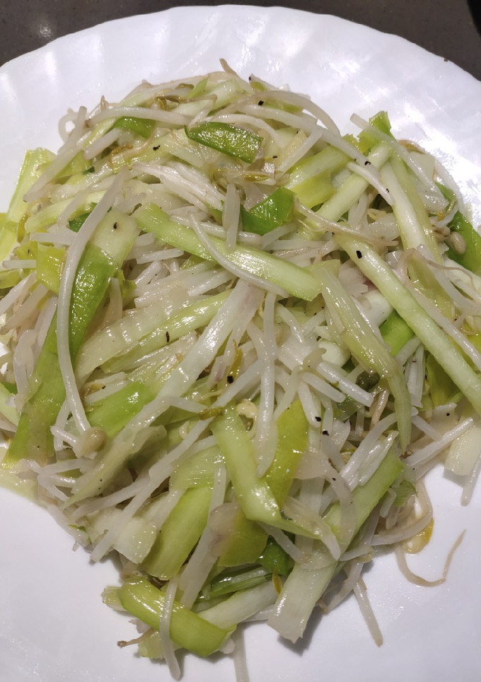 A picture of Sauteed Beansprout and Chives.