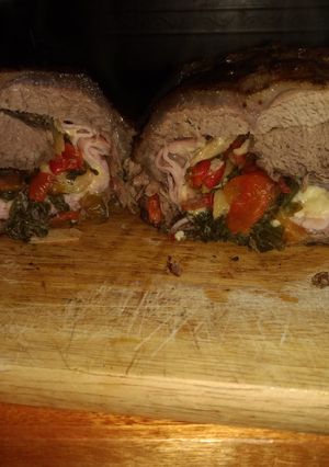 Una foto de Lomo relleno con puré mixto y salsa Santamariana