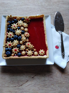 Foto di Crostata moderna ai frutti di bosco