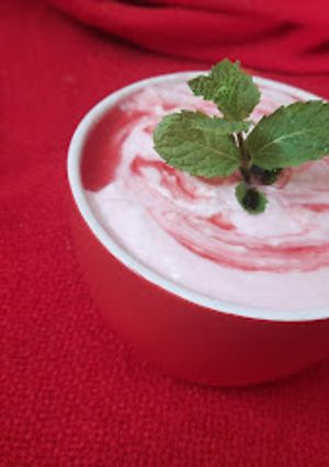 A picture of Roohafza shrikhand.