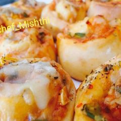 A picture of Pizza Rolls.