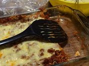 Una foto de lasaña de carne molida sencilla