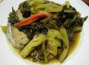 Hình của món Cá ngừ kho dưa cải.