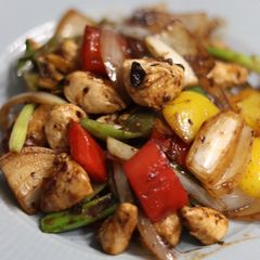 A picture of Chicken in blackbean sauce.