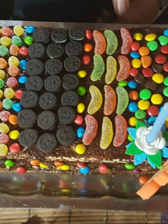 Una foto de Torta de golosinas de festejo cumpleaños