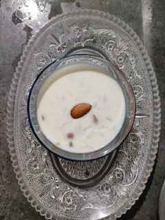 વેનિલા દૂધ પૌંઆ (Vanilla Doodh Poha Recipe In Gujarati) રેસીપી મુખ્ય ફોટો