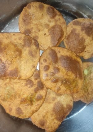 आलू की पूड़ी (aloo ki poori recipe in Hindi) रेसिपी मुख्य फोटो