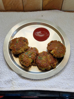காய்கறி கட்லெட் (kaaikari cutlet recipe in tamil) செய்முறை முக்கிய புகைப்படம்