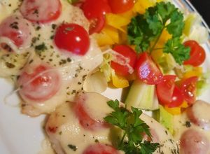 Mozzarellás, paradicsomos csirkemell recept fotója