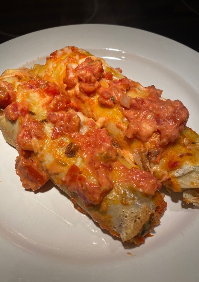 Una foto de Canelones de espinaca, ricotta, jamón y queso