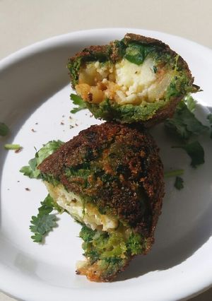 A picture of Three layer crispy rolls.