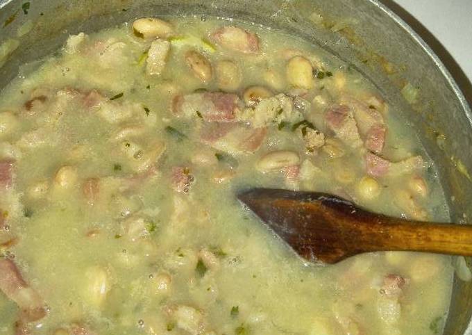 Steps to Prepare Award-winning Pinto beans a la bill 426